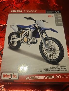 Maisto YZ450F Die-Cast Model Kit